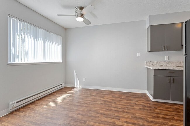 Photo - Gateway Crossing