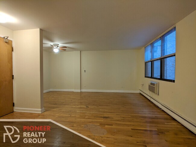 Photo - 1447 N Dearborn St