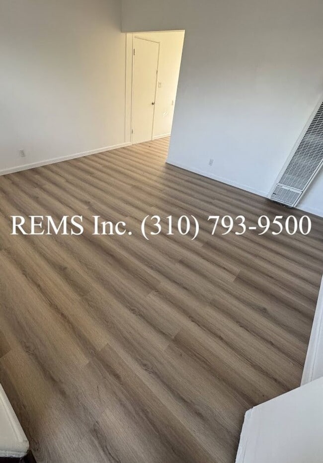 Building Photo - Refurbished Unit 13534 1/2