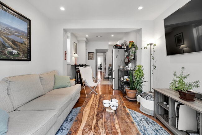 Photo - 1522 1st St NW