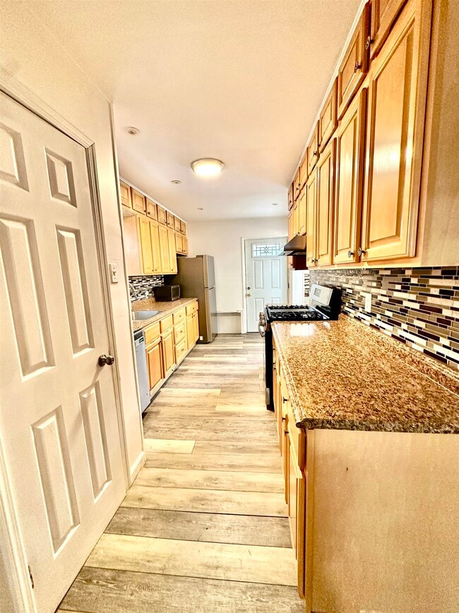 Photo - 163 Jewett Ave