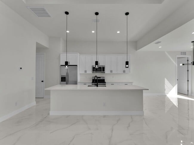 Photo - Brand-New Home for Rent – Port Charlotte, ...