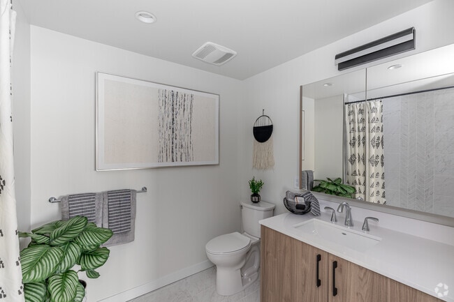 3BR, 2BA - 1,048SF