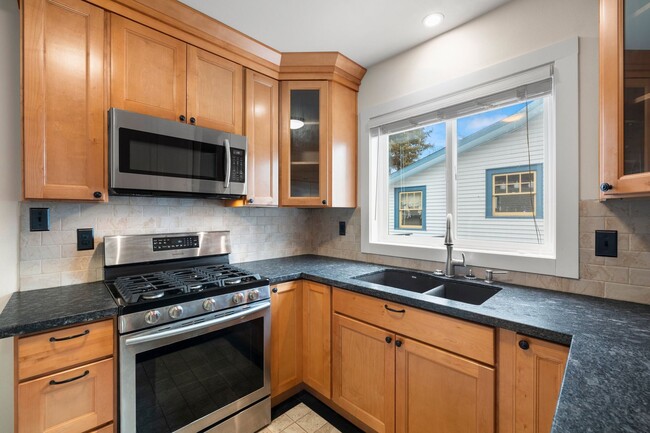 Photo - 2 bedroom 1 bath with full basement in Sellwood!