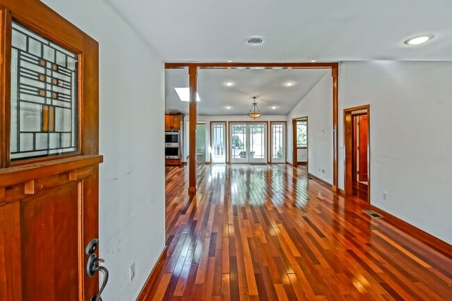 Photo - 1813 N Meadows Ave