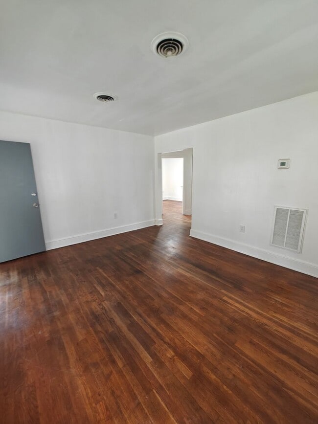 Photo - 2 bedroom home with fenced in rear yard