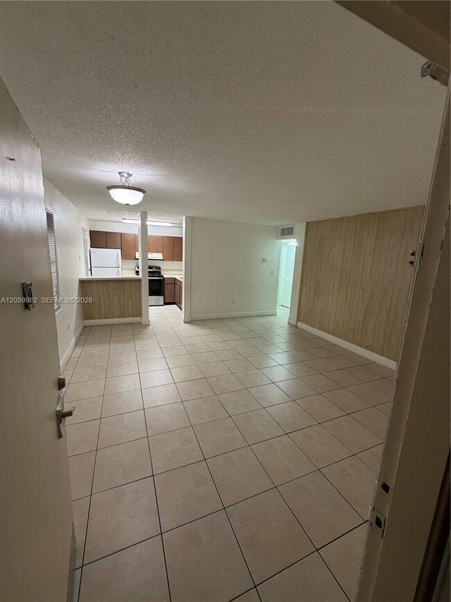 Building Photo - 5501 SW 77th Ct Unit 204C
