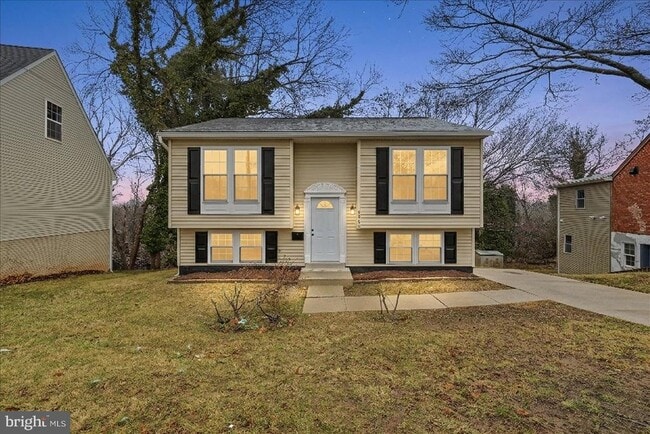 Photo - 6915 Adel St