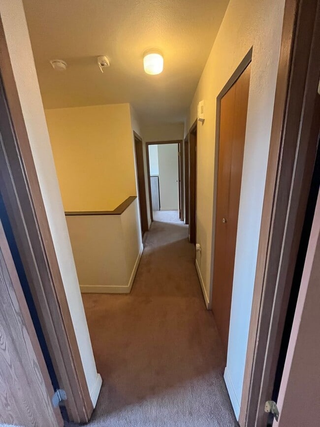 Photo - Partially furnished/heat included/4 bedroom