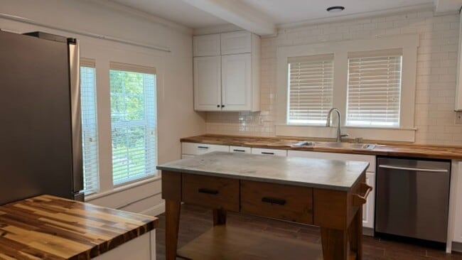 Photo - 3 Bedroom House with Carport