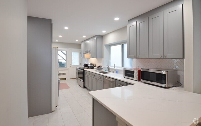 Building Photo - 142 Salisbury Rd Unit 1 Rental