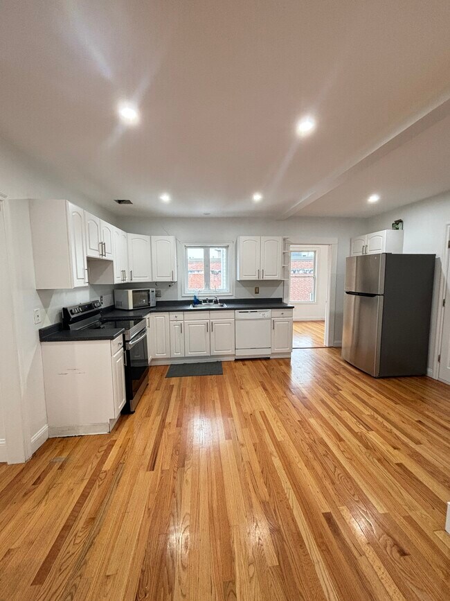 Photo - 554 Main St Unit 2