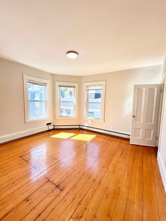 Building Photo - 1 Folsom Ave Unit 3
