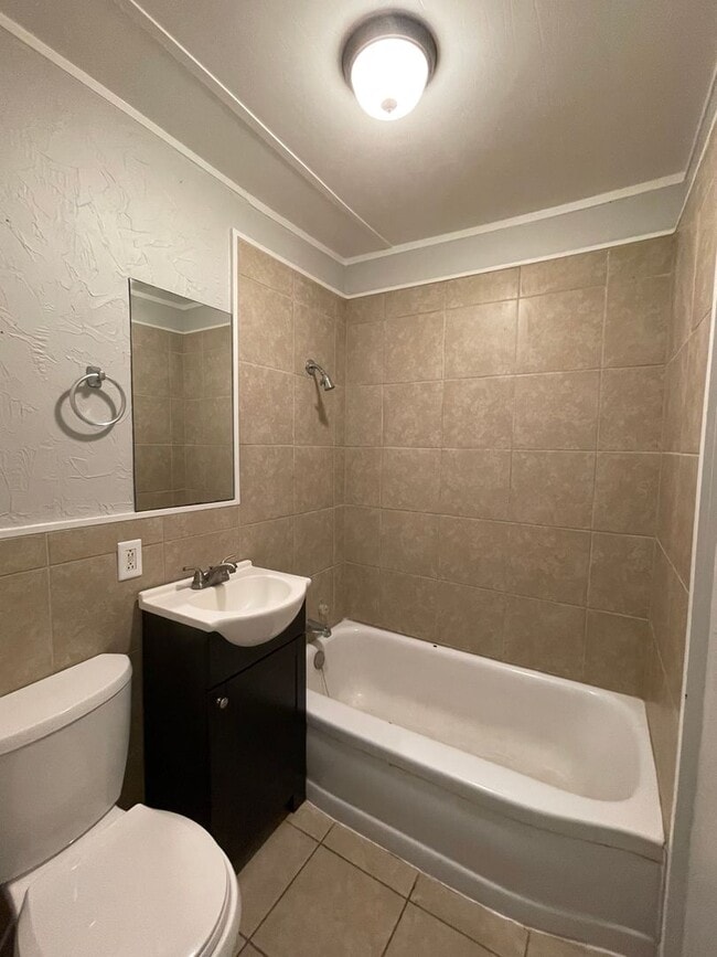 Photo - Cute, Clean & in Great Neighborhood!