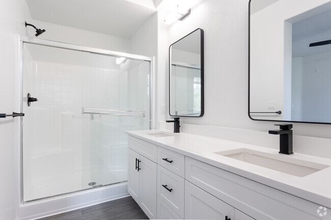 3BR, 2BA - 1,303SF - Master Bathroom