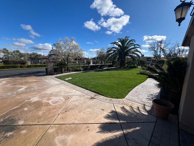 Photo - Extremely rare Fair Oaks Ranch executive r...