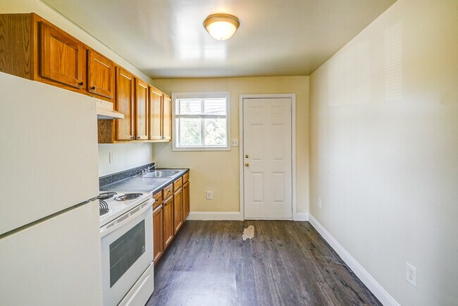 Photo - 2100 Phaup St