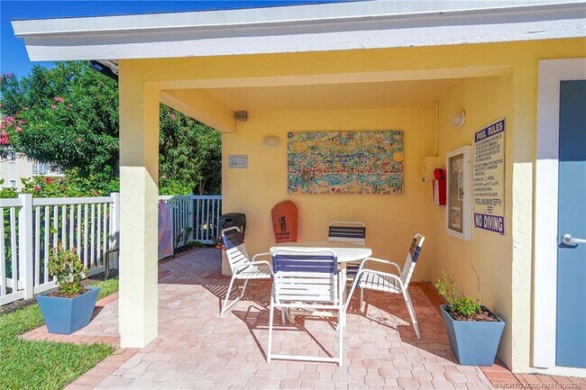 Photo - 5532 NE Gulfstream Way