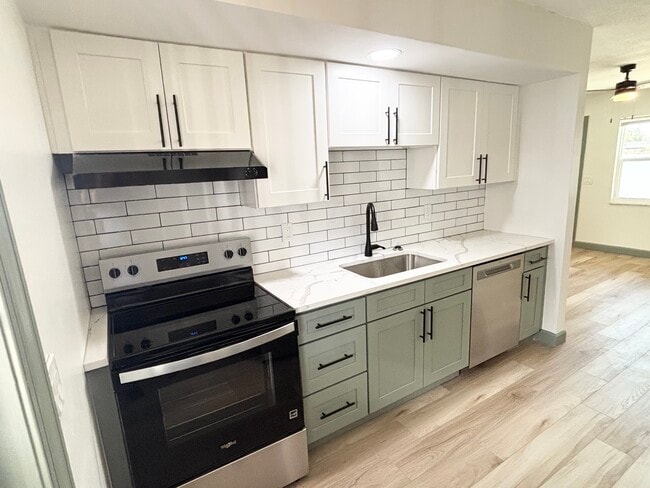 Building Photo - 510 91st Ave N Unit 508