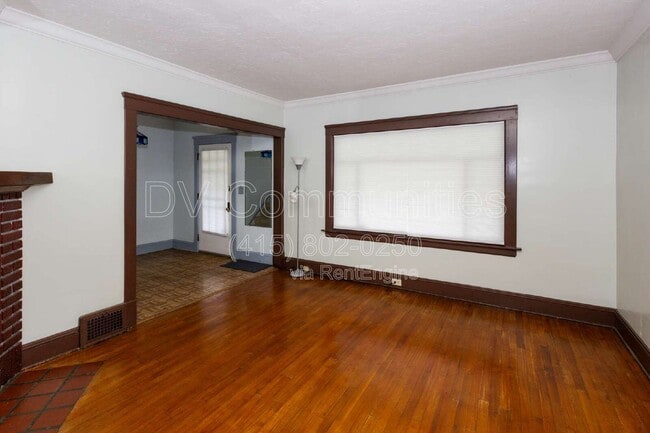 Photo - 1584 Maple Rd