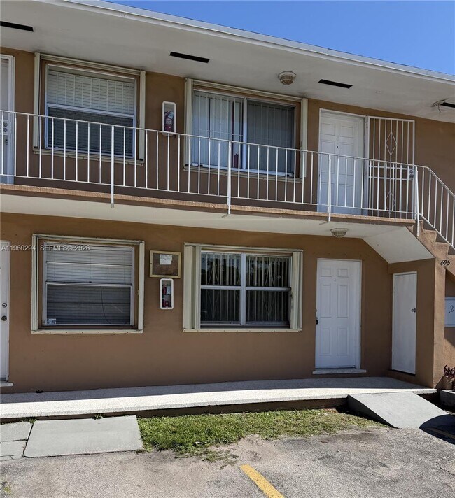 Photo - 695 NW 44th Ave Unit 2
