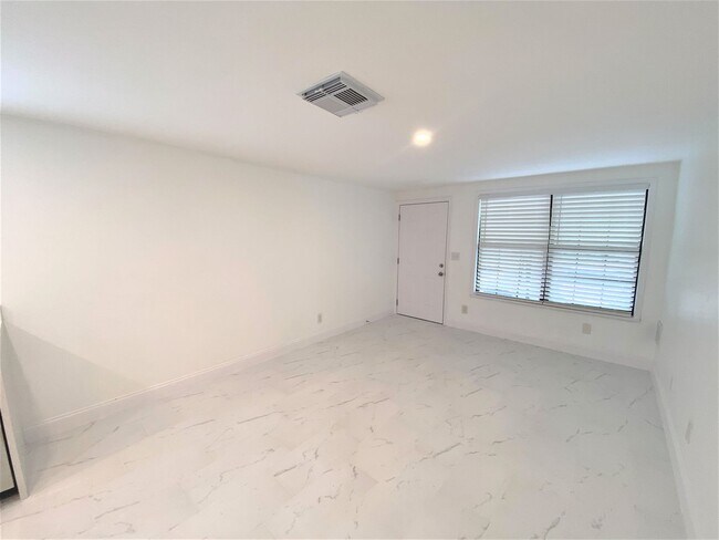 Photo - ** TREETOPS OF NAPLES ** 1 BED / 1 BATH **... Condo