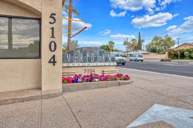 Building Photo - Biltmore Area Condo with Camelback Mountain View! Unit 440