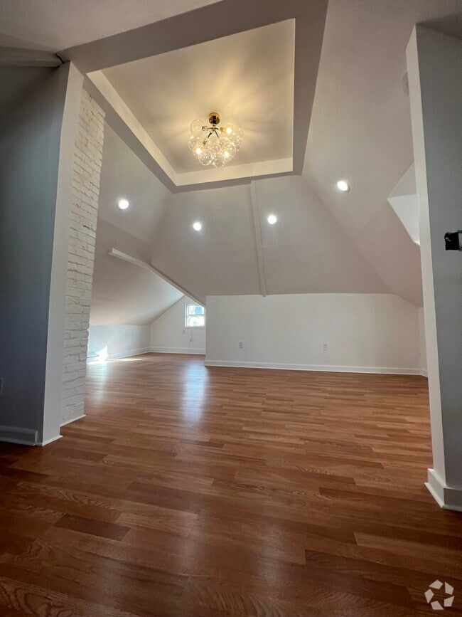 Building Photo - 15 Irma Ave Unit #2 Rental