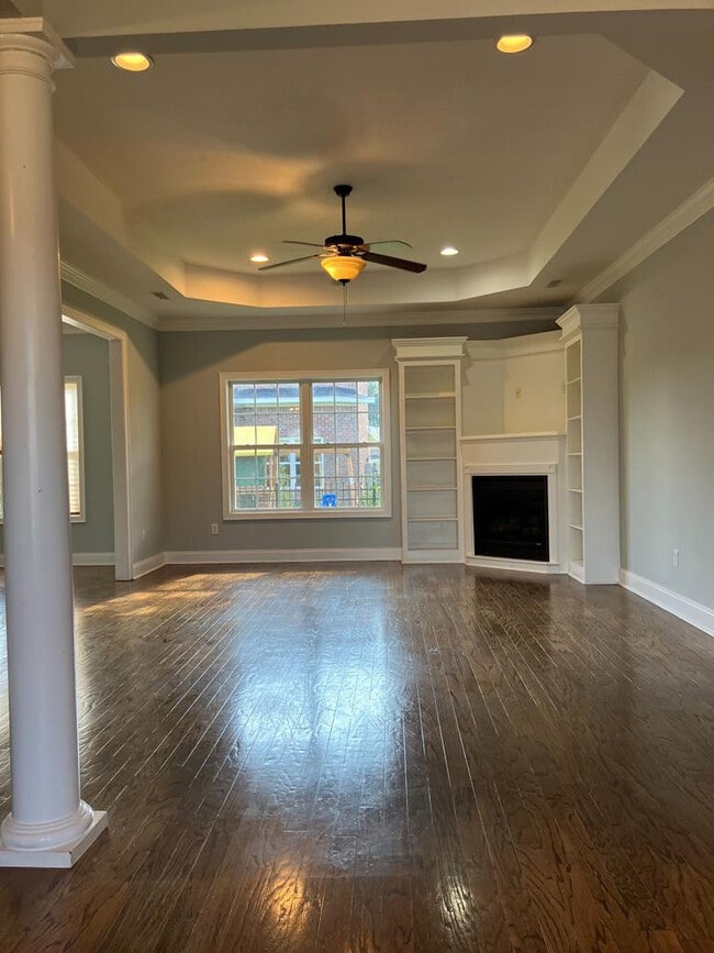 Photo - 2102 Balclutha Ln