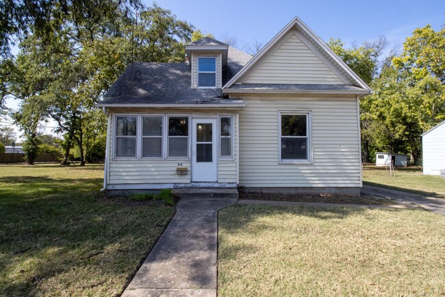 Building Photo - 4bd/1ba