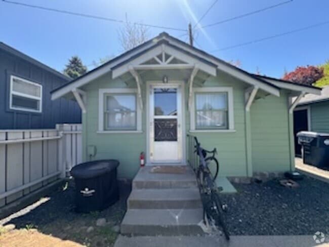Building Photo - West Side Location just blocks from downtown Rental