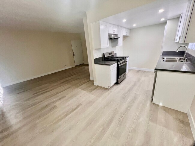 Photo - Foothill Apartments