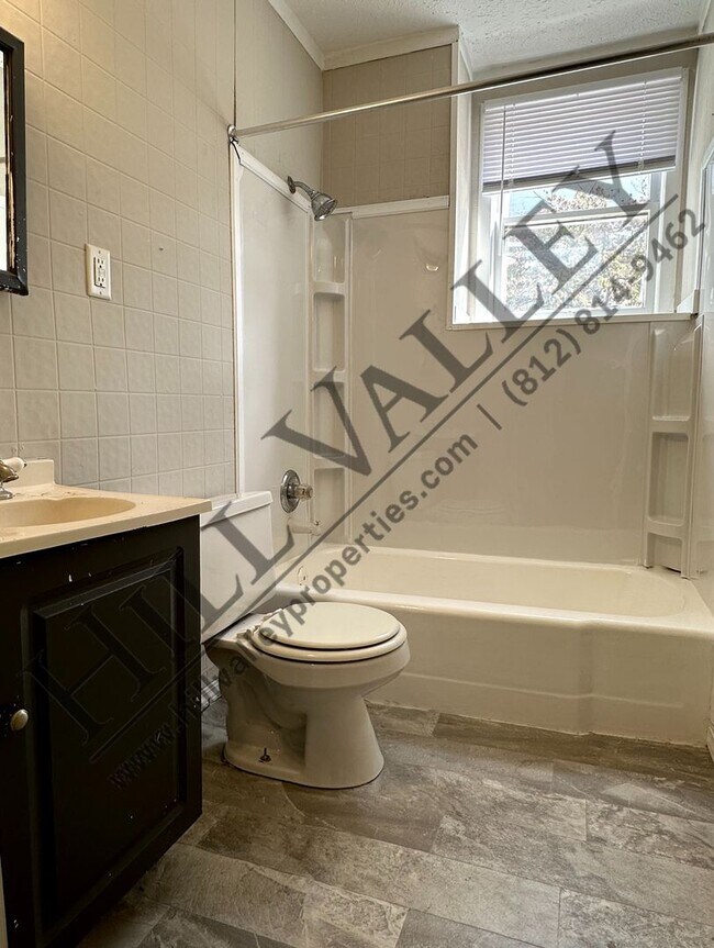 Photo - 654 Deming St Unit Apt 1