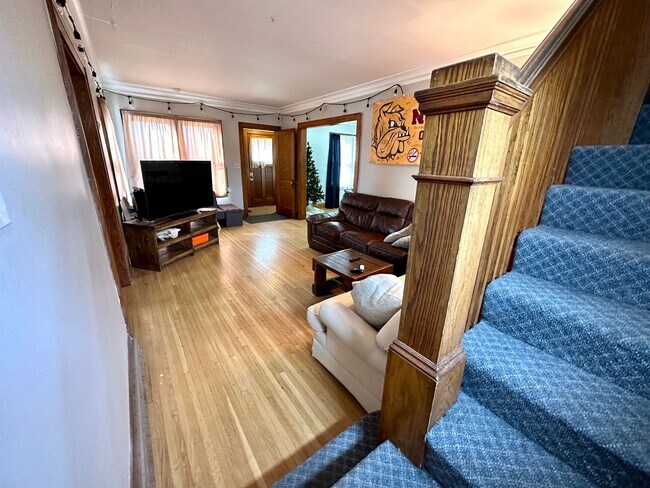 Photo - AVAILABLE NOW - 4 Bed, 2 Bath Chester Park... House