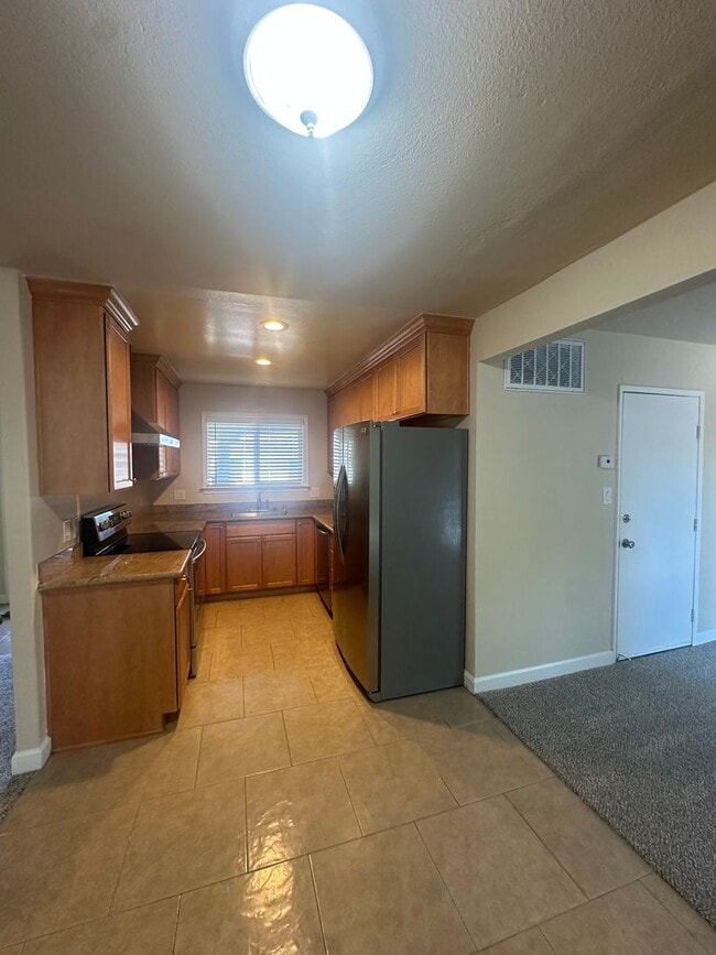 Building Photo - Cambrian home, 3 bedroom, 2 full bath! Spacious backyard!!