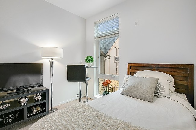 422 11th Ave - Amazing Remodeled Studios! - 422 11th Ave - Amazing Remodeled Studios! Apartments