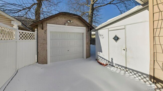 Photo - 142-16 223rd St