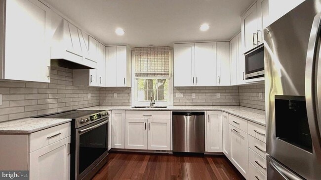 Photo - 2020 Hopewood Dr