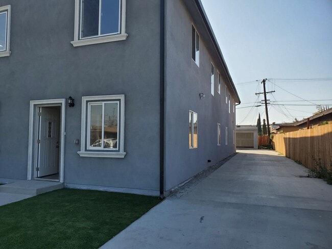 Photo - MULTI-FAMILY HOUSE Unit 112(222B)