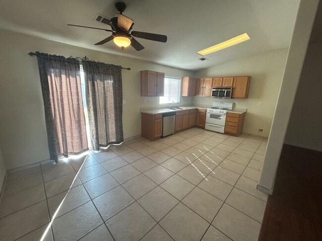 Photo - *** MOVE IN SPECIAL - $300.00 OFF FIRST MONTHS RENT***