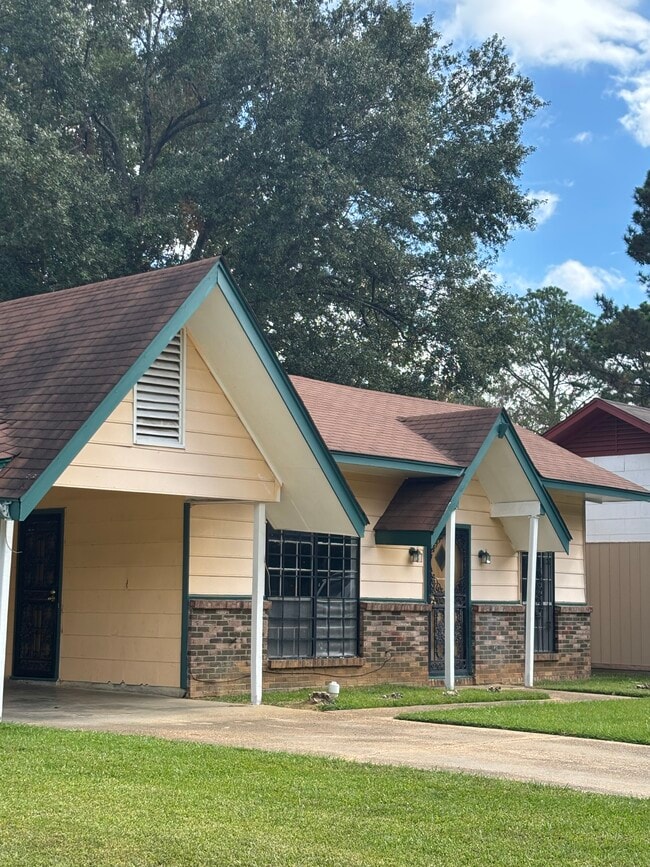 Building Photo - 622 Lake Glen Pl