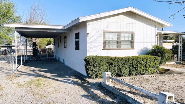 Photo - 405 E Bowie St