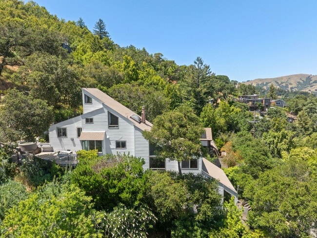 Building Photo - 85 Ridge Rd