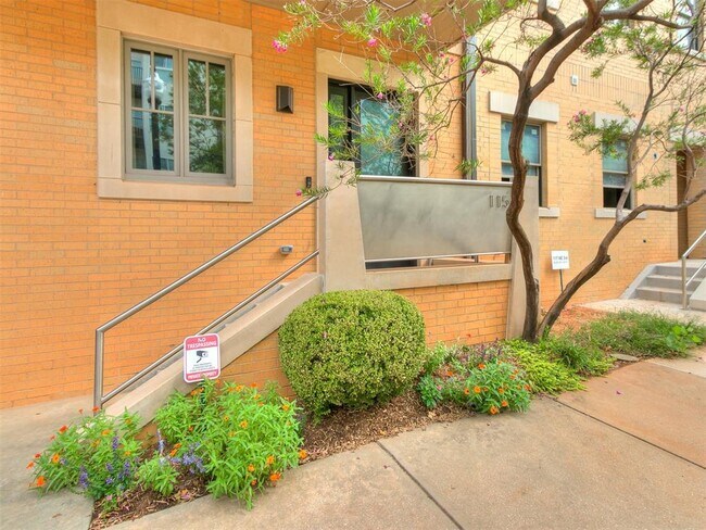 Photo - 115 NE 3rd St