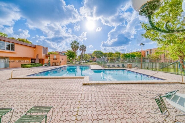 Building Photo - 9440 W Flagler St Unit 205