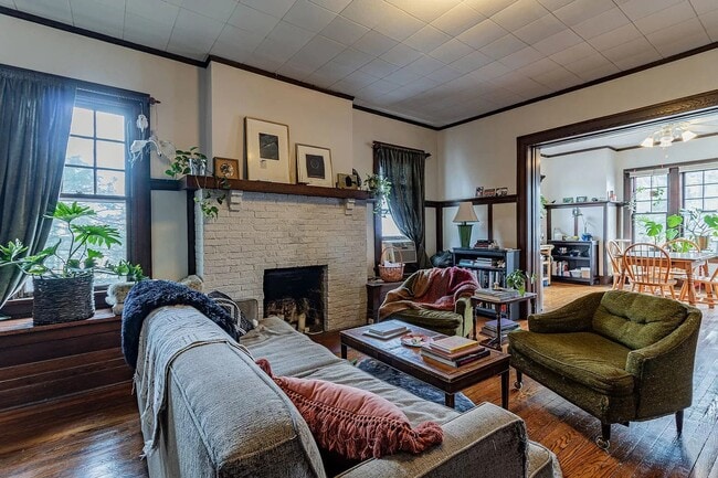 Living Room - 602 S Broadway Ave Unit 1