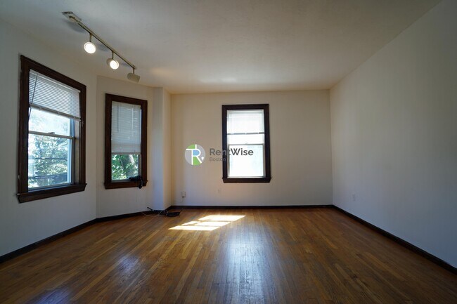 Photo - 87 Sheridan St