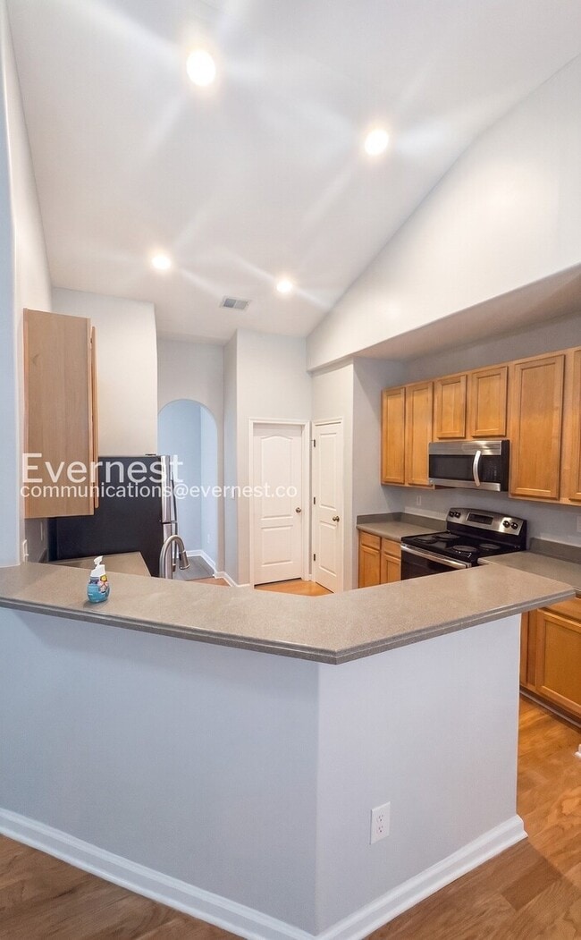 Photo - Limited Time Special Offer / 4 Bed, 2 Bath Home with Garage / Pet-Friendly / Available Now!