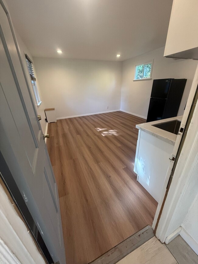 Photo - 14039 Gilmore St Unit 1