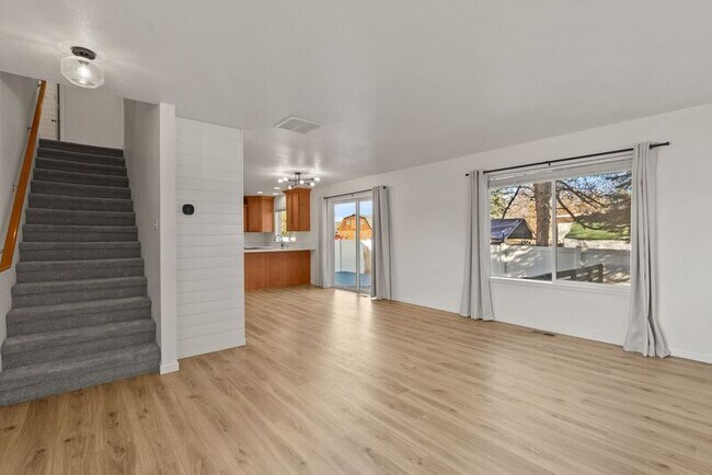 Photo - 2303 N Greenacres Rd House